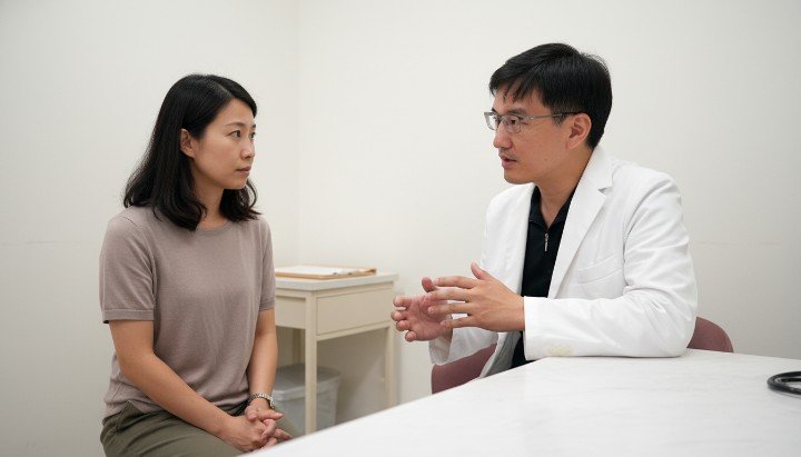 醫師說明自律神經失調與熬夜之關係 大腦神經系統於深度睡眠對抗熬夜損傷 利用高壓氧與靜脈雷射修復熬夜體質 透過規律生理時鐘遠離長期熬夜後遺症